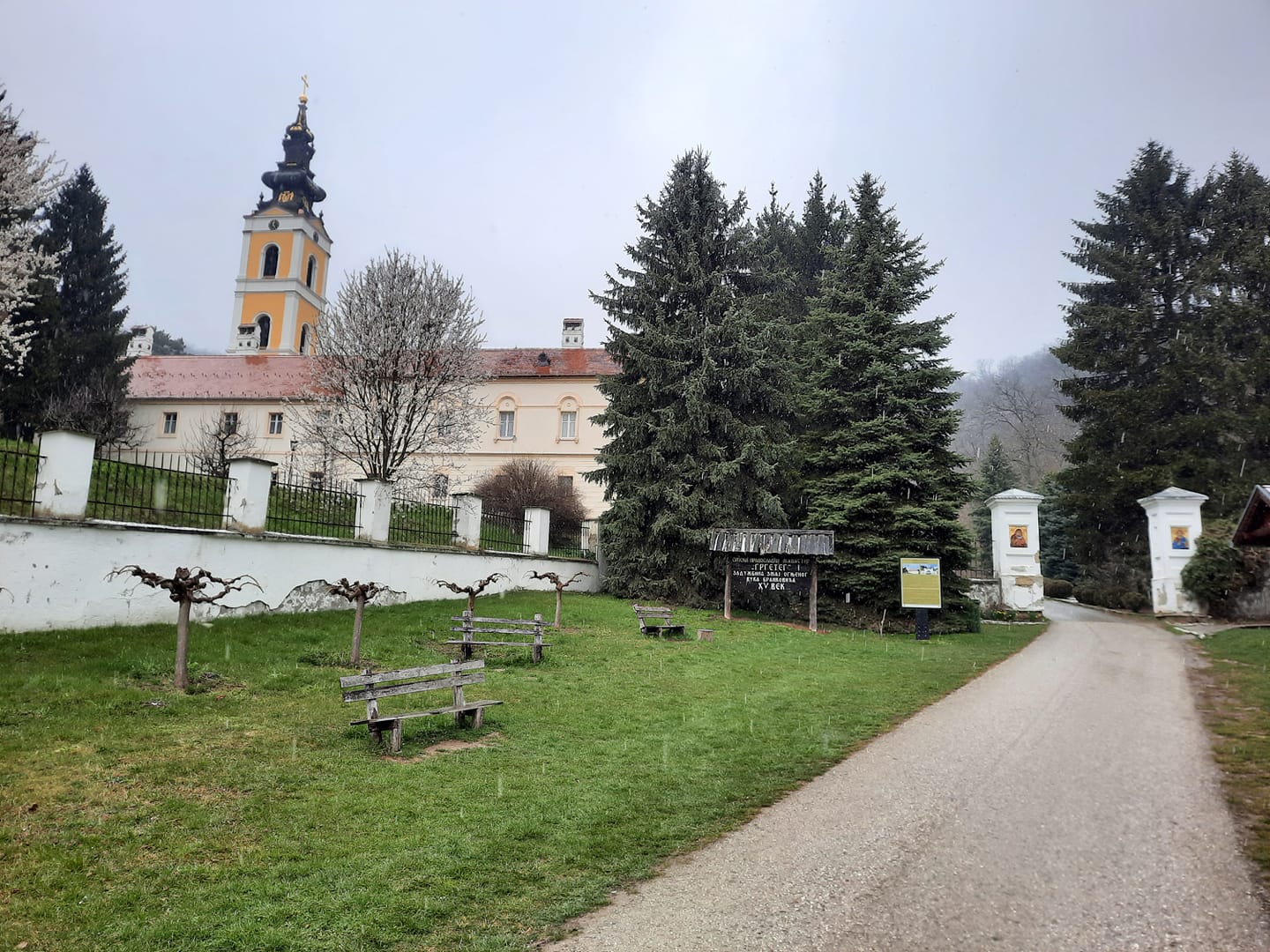 pešačka tura manastirka